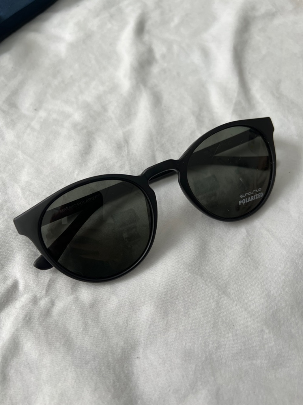 SUNCLOUD Black Polarized Round Men's Sunglasses